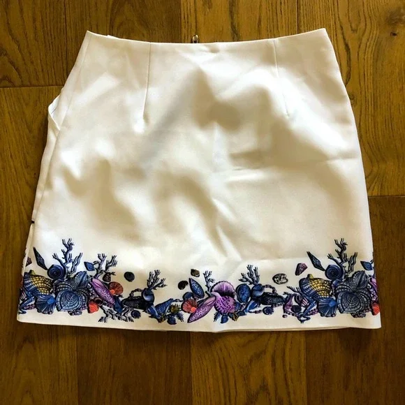 Runway Resort Crystal Embellished Shell Skirt - Picture 3 of 9